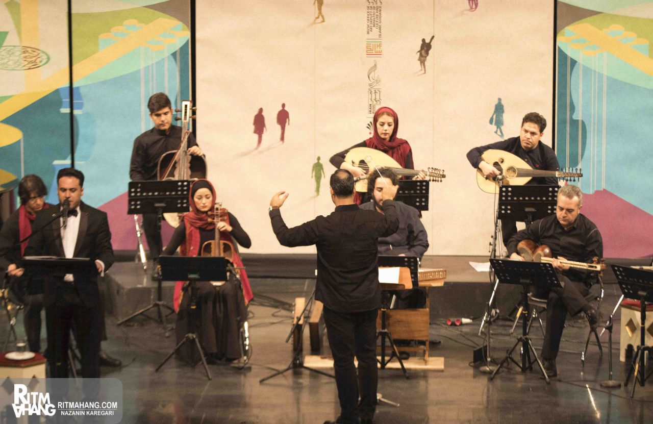 اجرای ارکستر سازهای ملی ایران به خوانندگی علی اکبر اکبری در دومین شب جشنواره موسیقی فجر